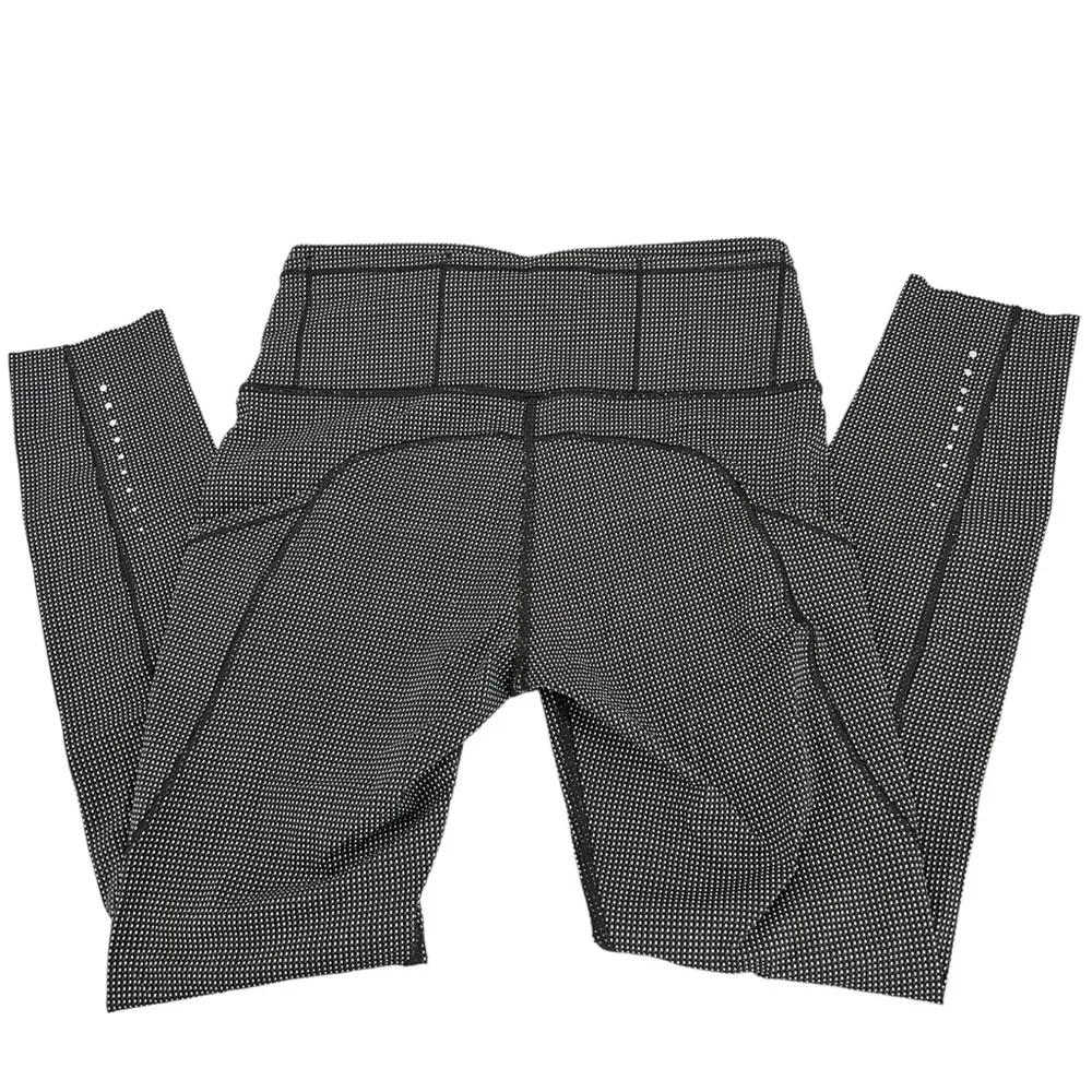 Lululemon Leggings With All Over‎ Black & White Print Size 6